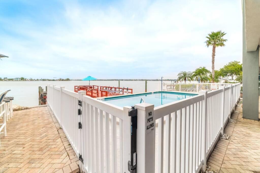 102-Tiny Treasure-Waterfront With Heated Pool Διαμέρισμα St. Pete Beach Εξωτερικό φωτογραφία