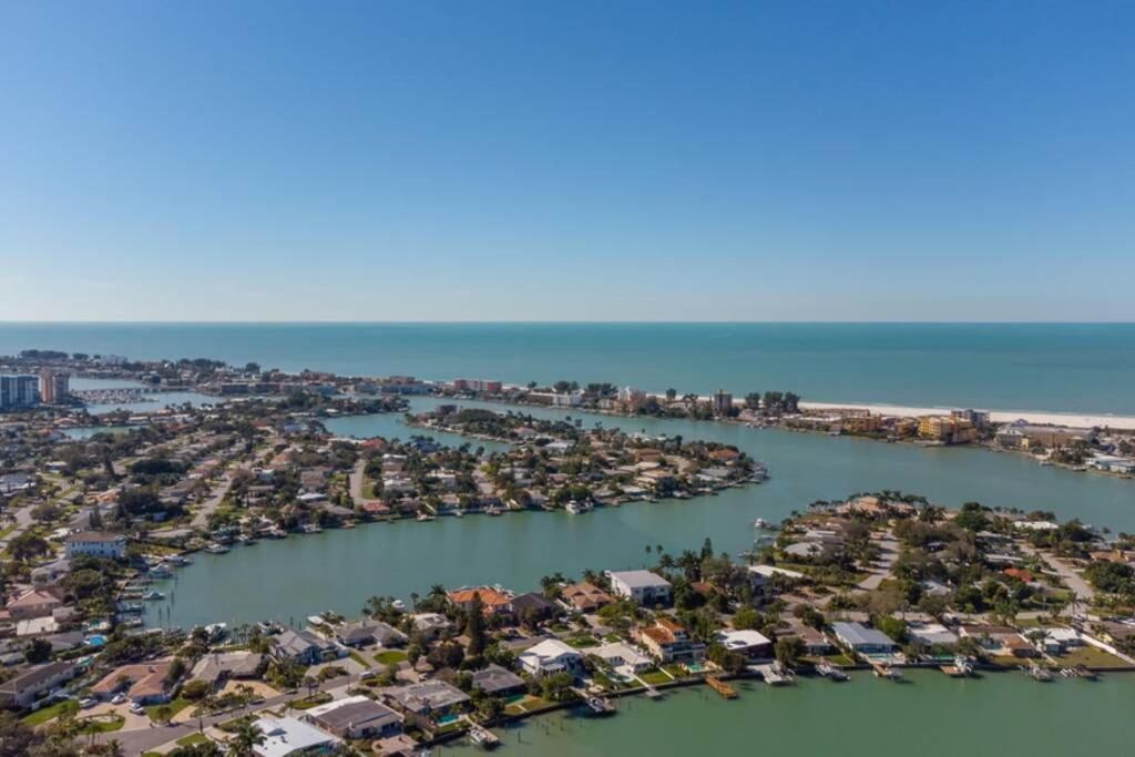 102-Tiny Treasure-Waterfront With Heated Pool Διαμέρισμα St. Pete Beach Εξωτερικό φωτογραφία