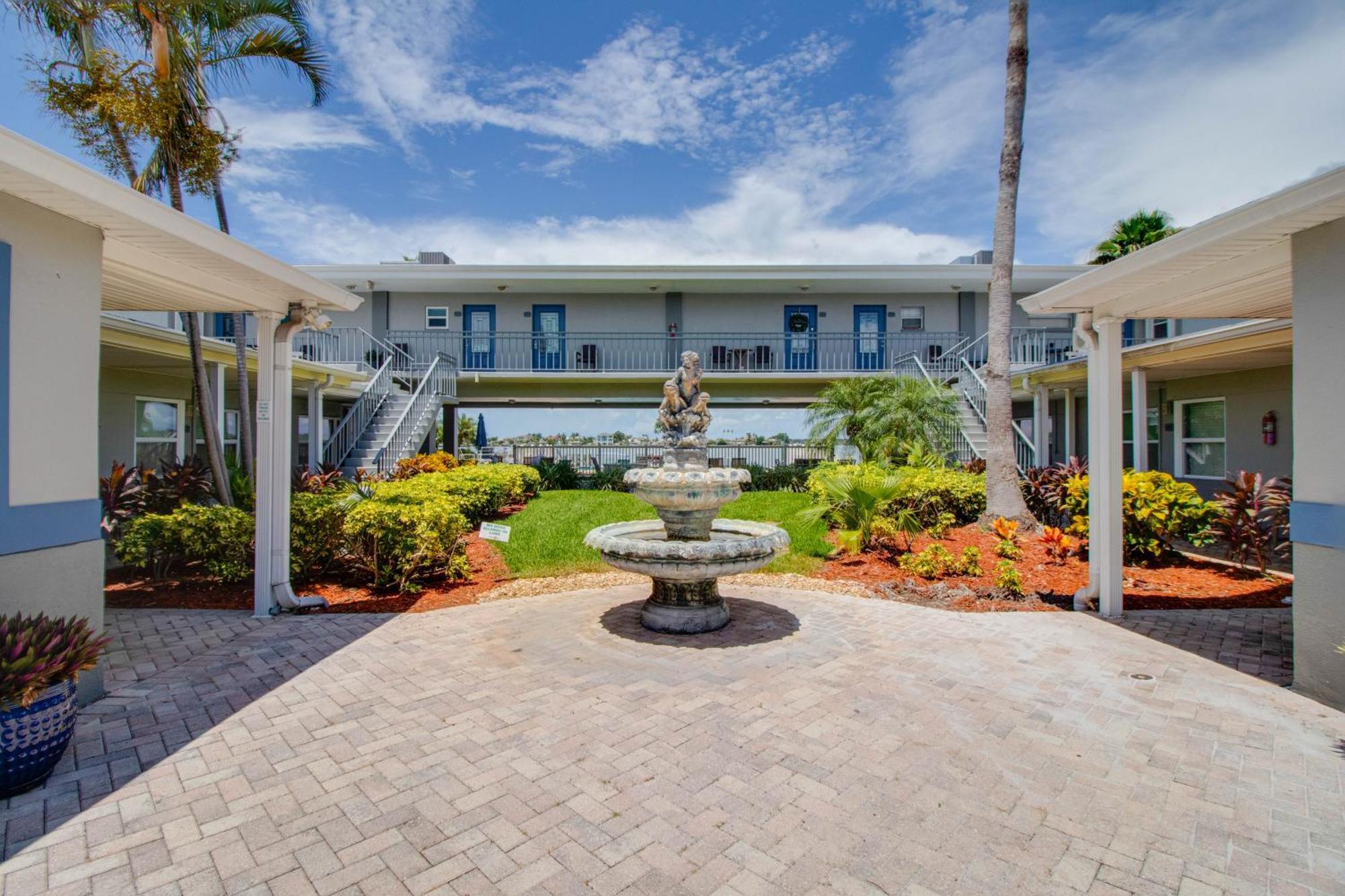102-Tiny Treasure-Waterfront With Heated Pool Διαμέρισμα St. Pete Beach Εξωτερικό φωτογραφία